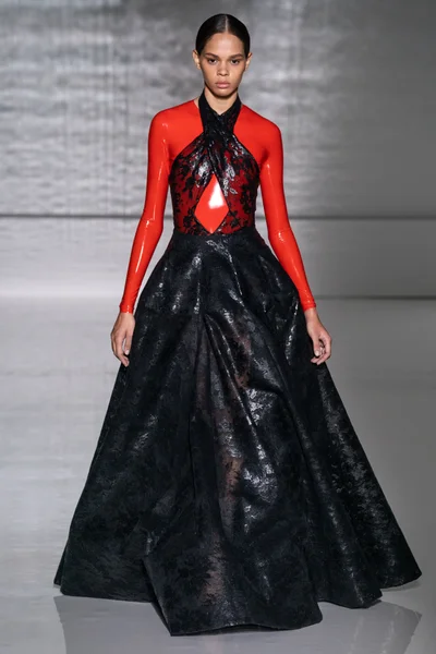 Look 16